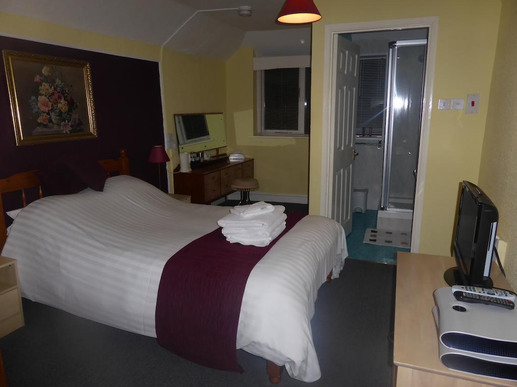 Kings Arms Hotel Пенрин Экстерьер фото