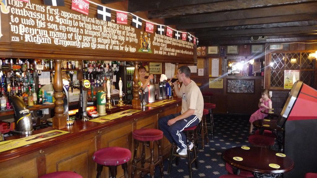 Kings Arms Hotel Пенрин Экстерьер фото